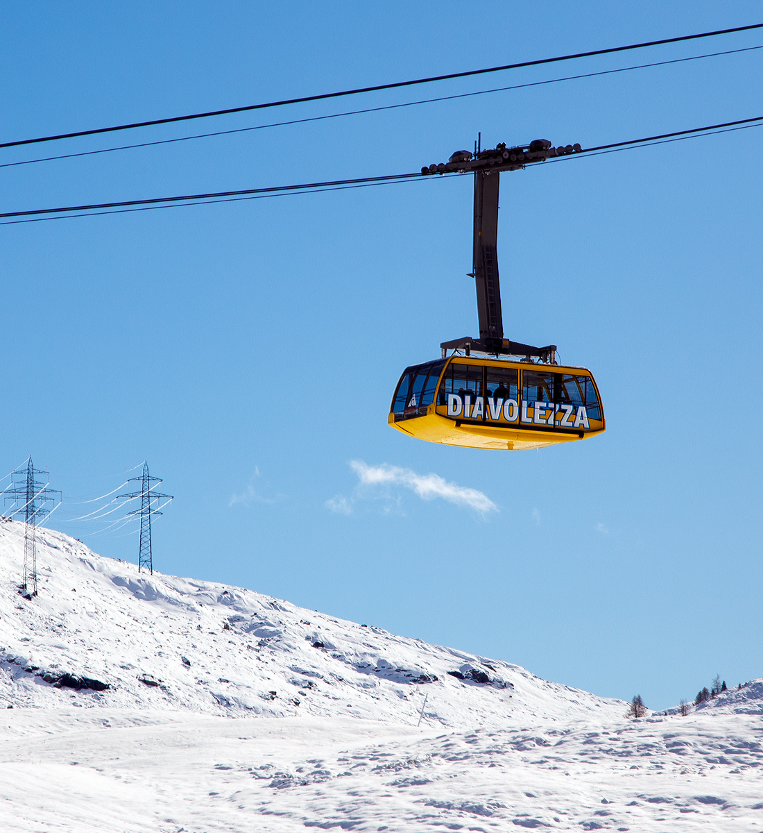 
Die Kabine der Seilbahn Diavolezza erreicht am 04.11.2019 bald die Talstation Bernina Diavolezza.