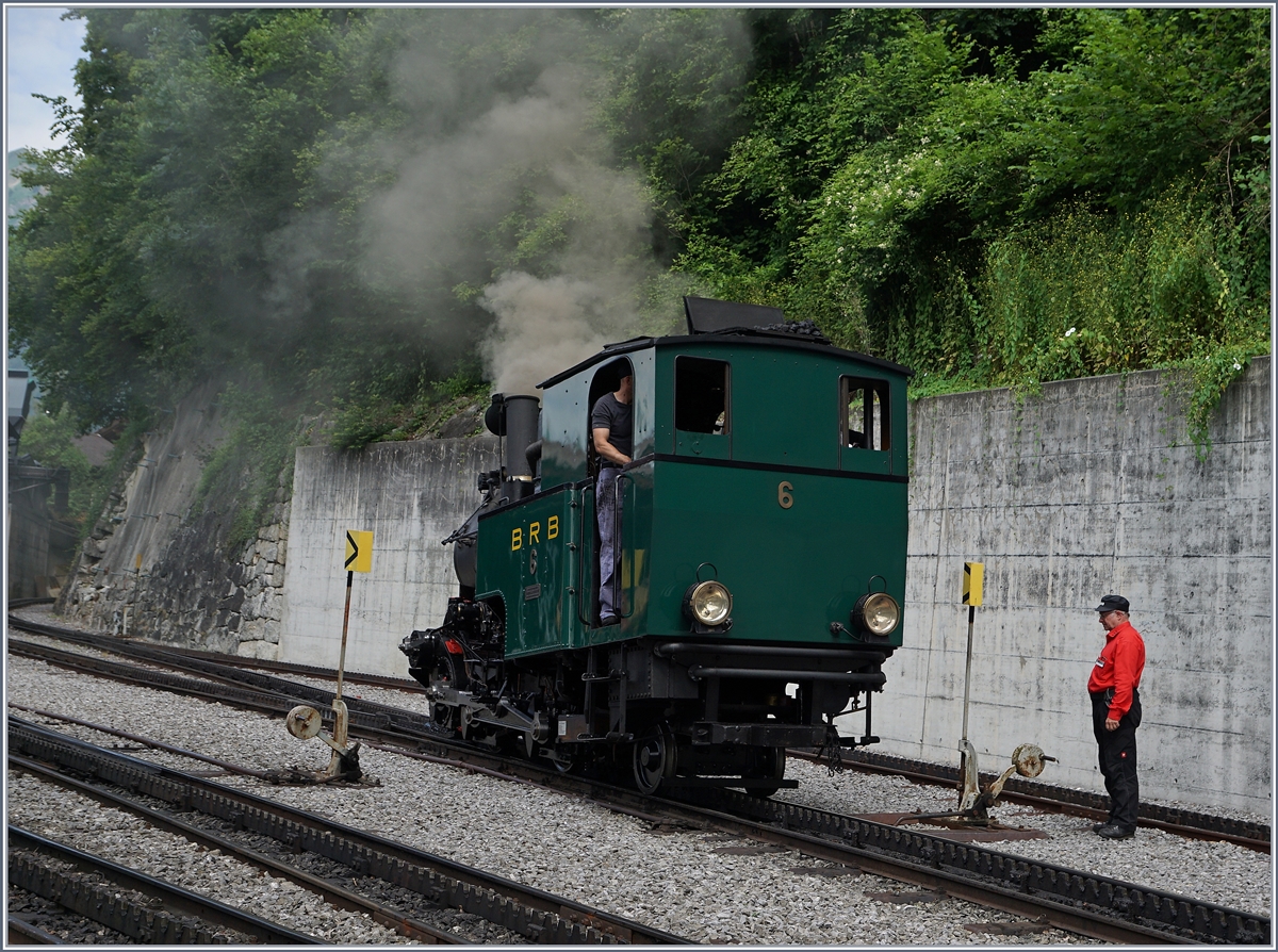 Die Kohlebefeuerte Brienz Rothorn Bahn (BRB) H 2/3 N° 6 rangiert in Brienz.
8. Juli 2016