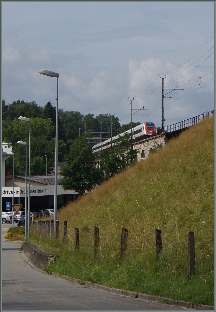 Die längste Brücke der BLS befindet sich nicht etwa in den Alpen, sondern im Mittelland auf der MLB in Grenchen und ist nur sehr schlecht zu fotogarfieren: Das Möösli-Viadukt.
5. Juli 2014