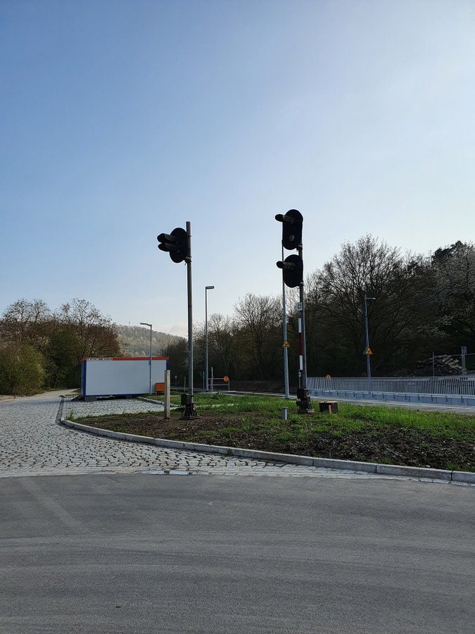 Die letzten EZMG-Signale von Nebra am 25.04.2022. Diese wurden von der IG Unstrutbahn e.V. am Bahnhof Nebra aufgestellt. (Foto:  Stellwerksgezwitscher  bei Twitter)