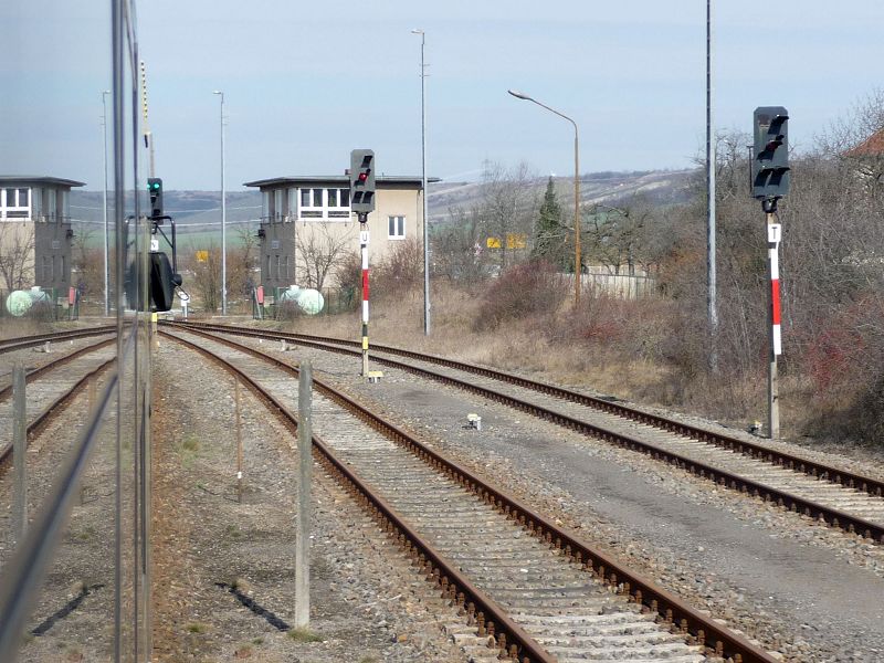 Die Lichtsignale U und Ti am 21.03.2009 im Bahnhof Karsdorf. (Foto: Ralf Kuke)