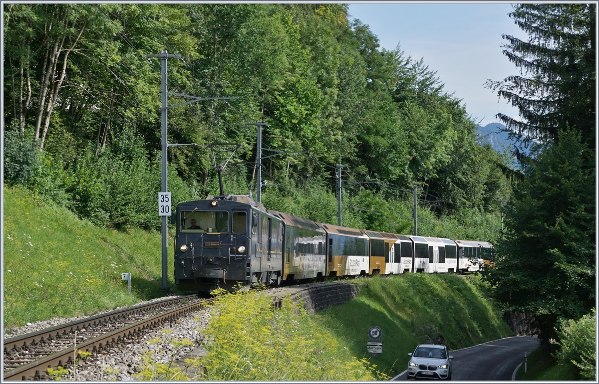 Die MOB GDe 4/4 6002 mit einem Panoramic Express nach Zweisimmen kurz vor Chamby.

25. Juli 2020