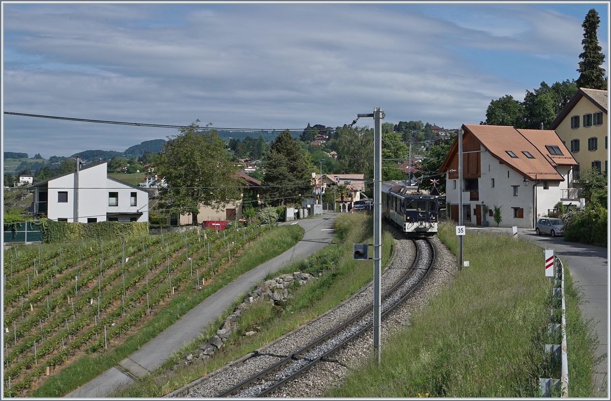 Die MOB GDe 4/4 6005 ist mit ihrem PE 2115 auf dem Weg nach Monteux bei Planchamp unterwegs. 

10. Mai 2020