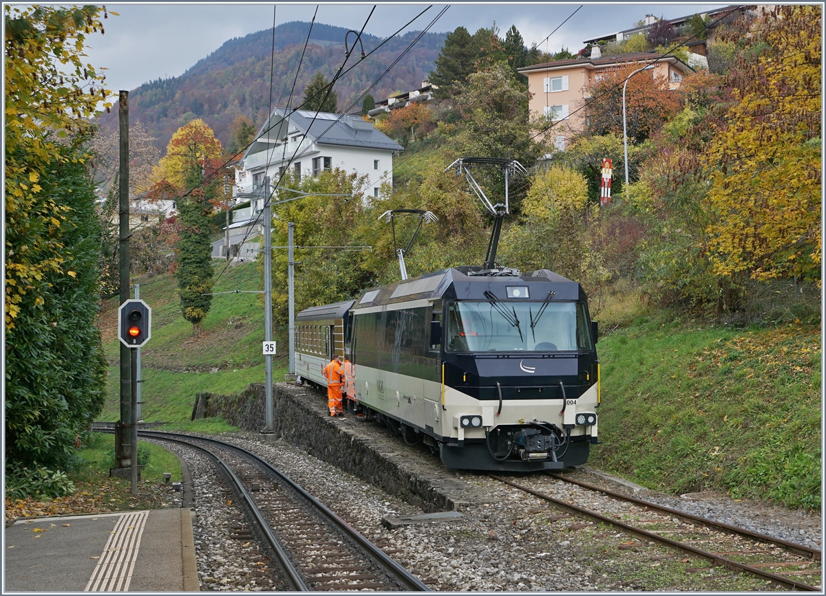 Die MOB Ge 4/4 8001 holt in Fontanivent einen Wagen ab.
6. Nov. 2018