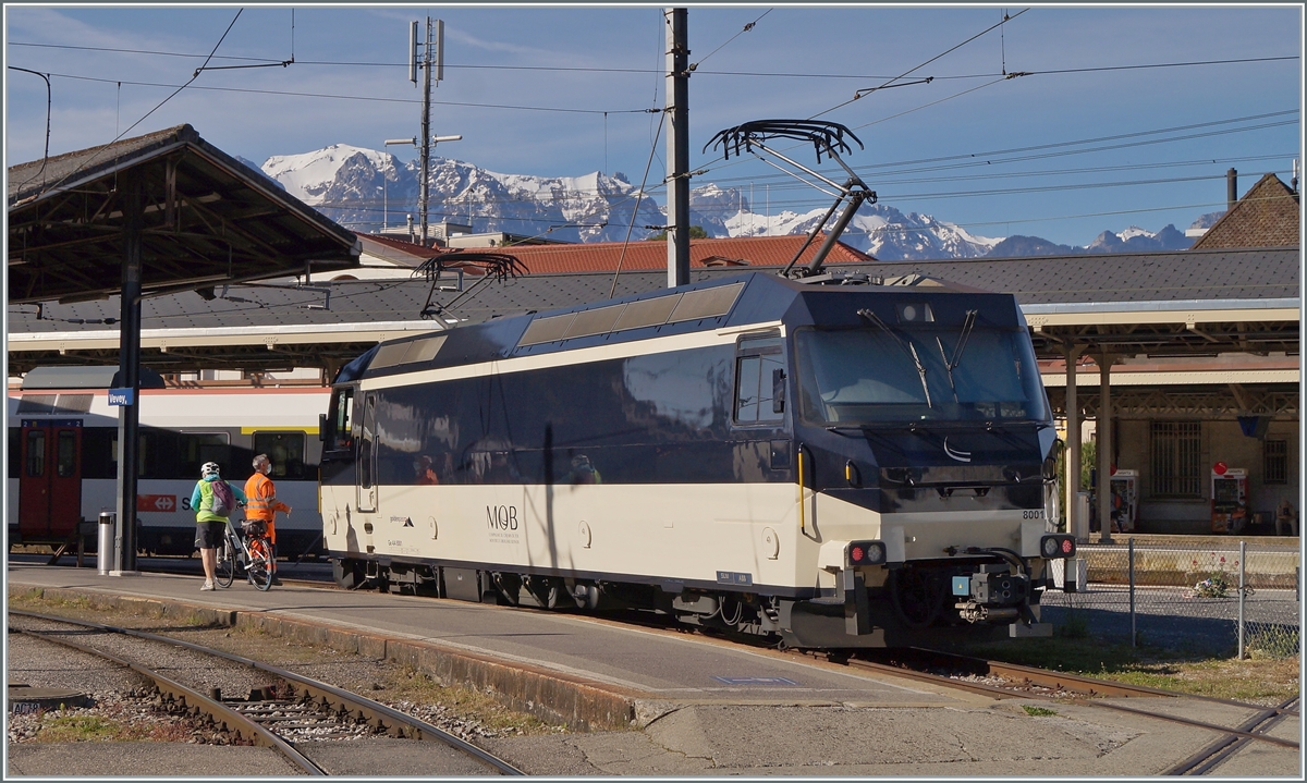 Die MOB Ge 4/4 8001 ist in Vevey angekommen, wobei ich den Grund der Fahrt nicht kenne, sind doch die Vevey vorhandenen Fahrzeuge nicht mit der automatischen Kupplung wie die Ge 4/4 eine besitzt ausgestattet. 

28. Mai 2021