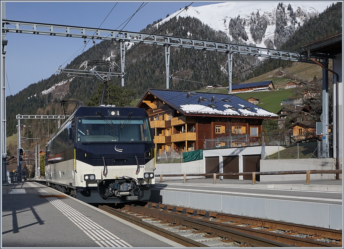 Die MOB Ge 4/4 8004 in Château d'Oex.
2. April 2018