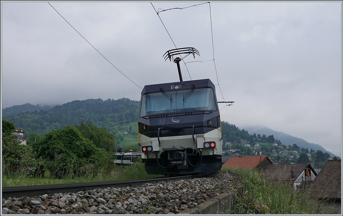 Die MOB Ge 4/4 8004 legt sich bei Sonzier in die Kurve; der Zug ist auf der Fahrt von Montreux nach Zweisimmen. 

16.05.2020 