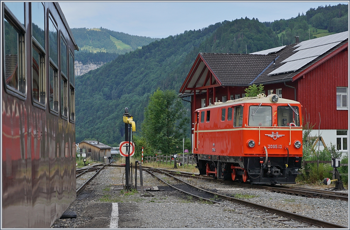 Die ÖBB 2095.13 der BWB rangiert in Bezau.
9. Juli 2017
 