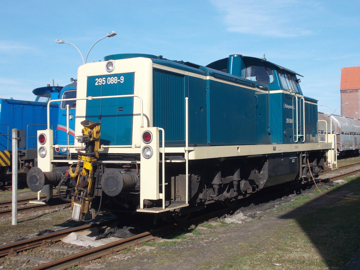 Die Railsystem 295 088,am 26.März 2017,im Stralsunder Nordhafen.