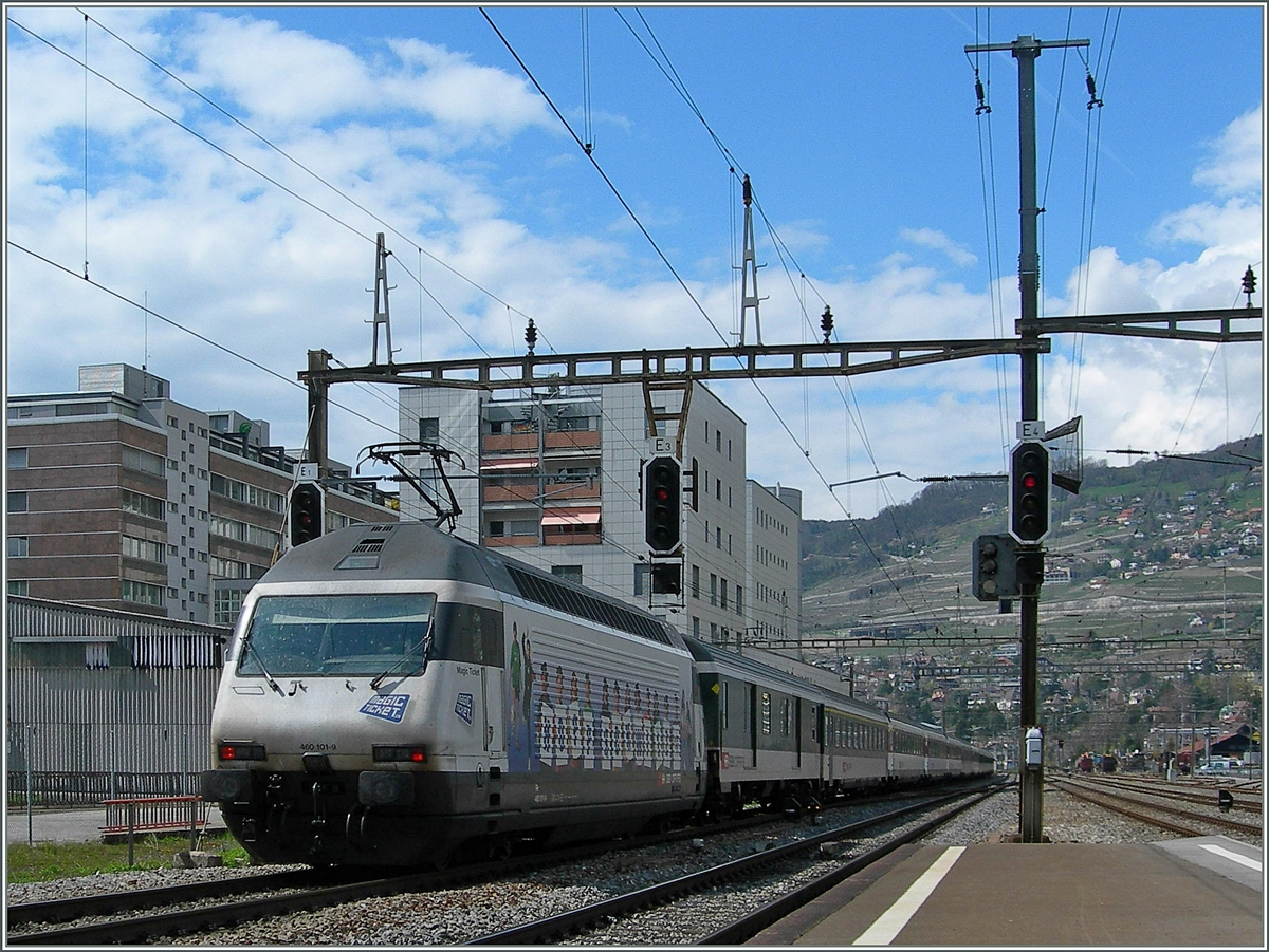 Die Re 460 101-9 verlässt mir ihrem IR nach Genève Vevey.
17. April 2006