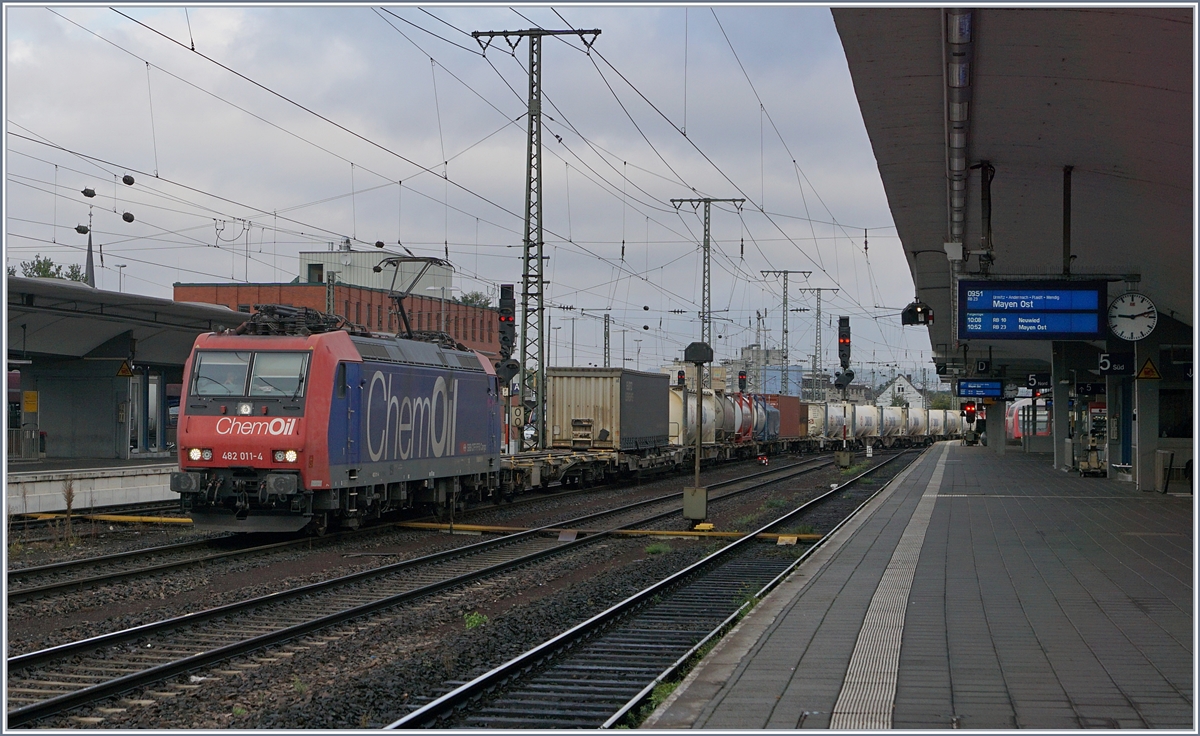 Die Re 482 011-4 in Koblenz Hbf.
3. Okt. 2017