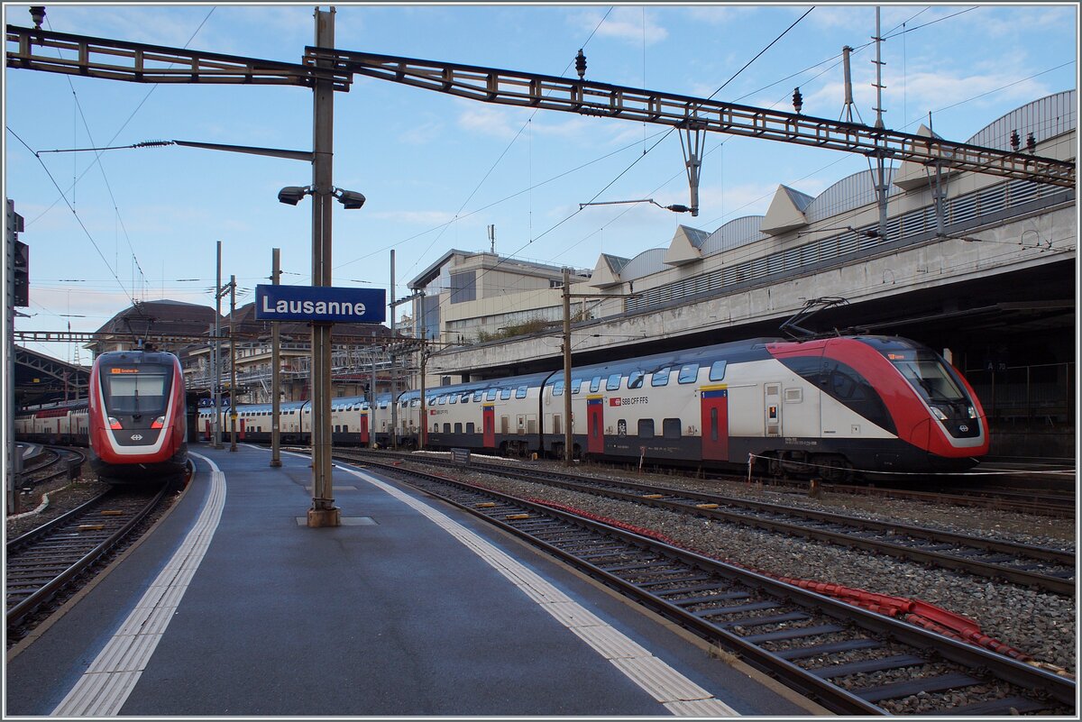 Die recht unbequemen, aber immerhin nicht mehr so pannenanfälligen  Twidexx  beherrschen leider vermehrt den IC/IR Verkehr. In Lausanne warten auf ihre Abfahrt ein IR 15 nach Luzern und ein IC1 nach Genève. 

20. Dez. 2023