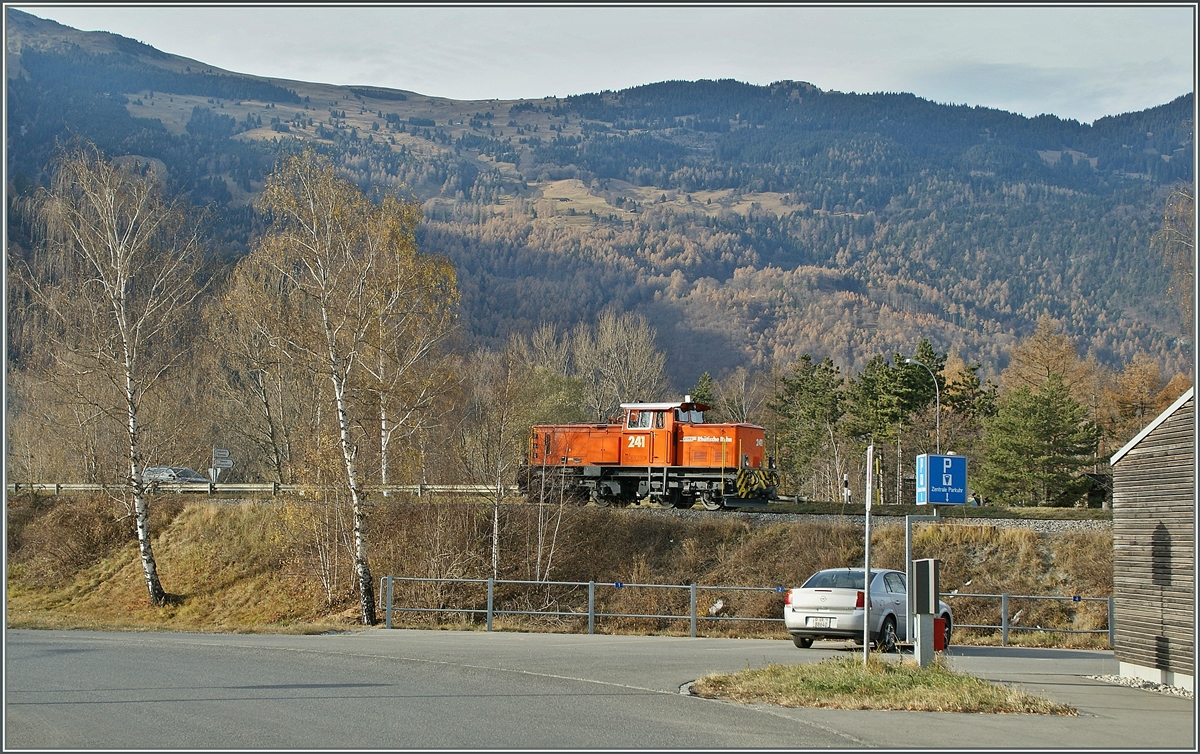 Die RhB Gm 241 auf einem Industiegleis bei Untervaz. 
1. Dez. 2011 