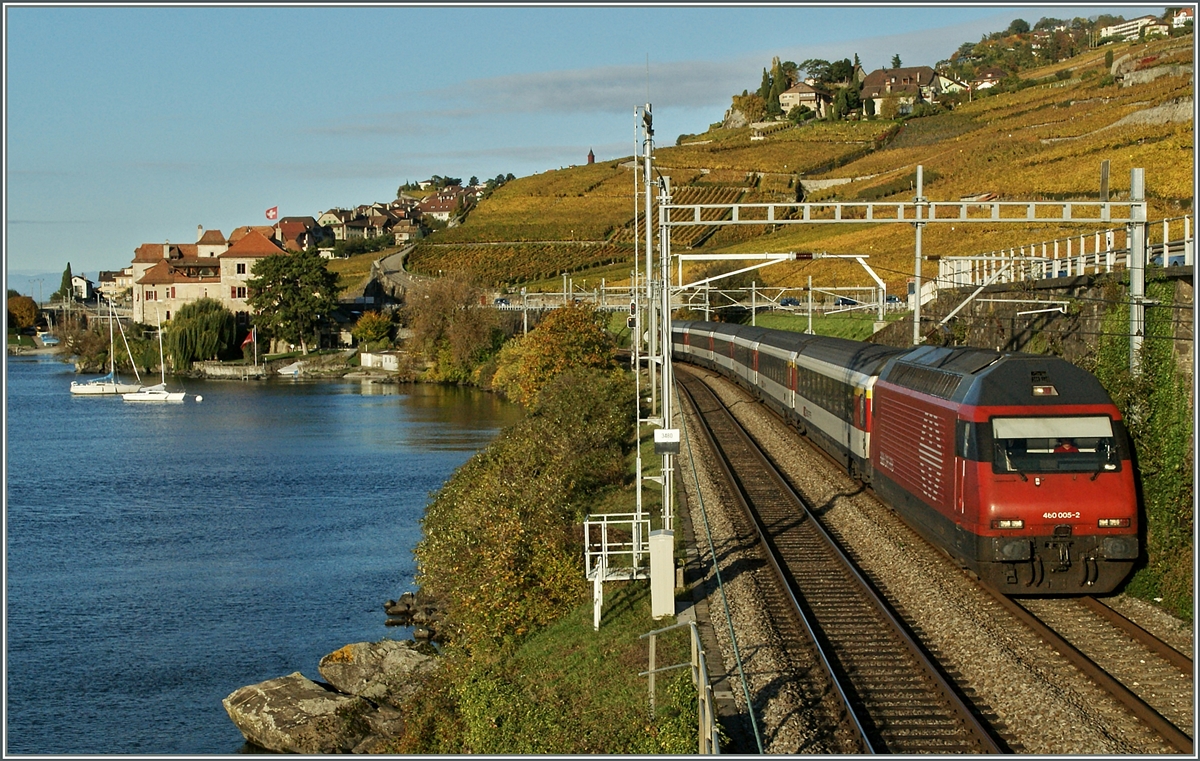 Die SBB 460 005-2 mit einem IR im herbstlichen Lauvaux.
30. Okt. 2010