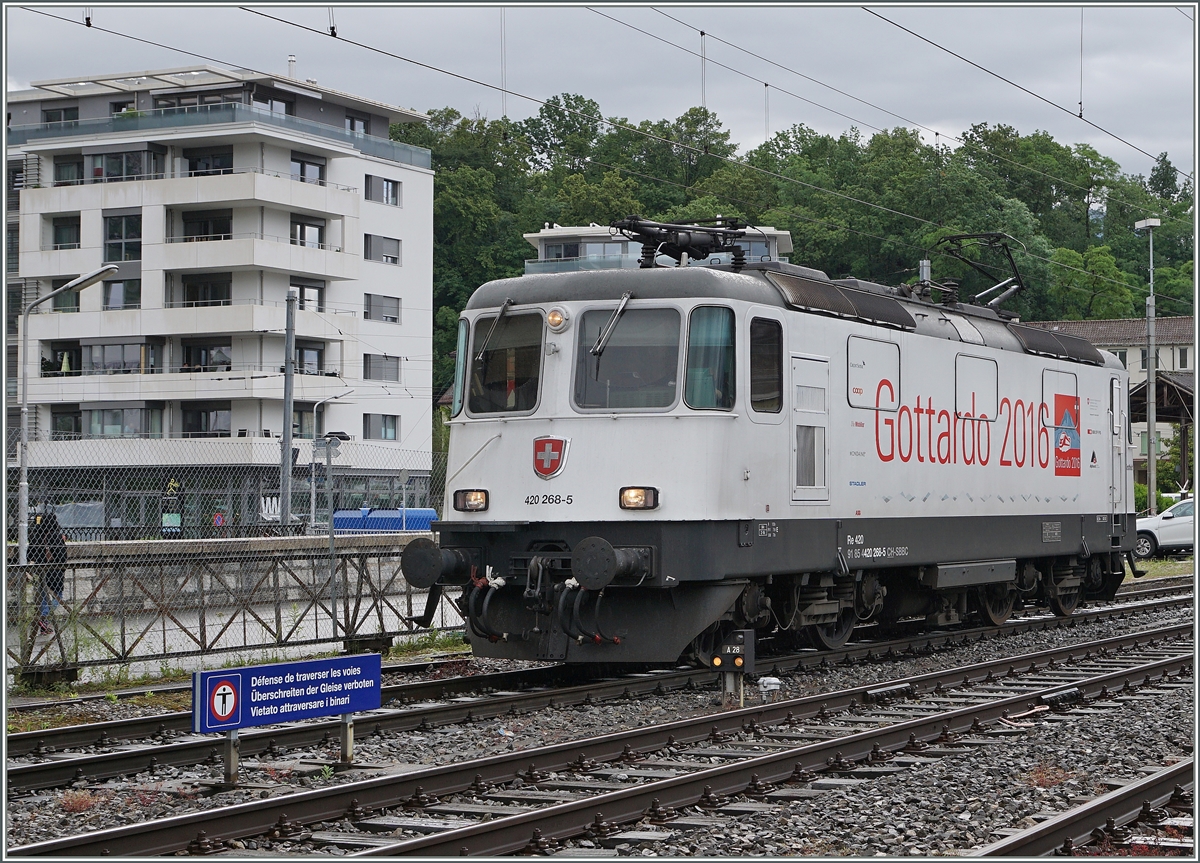 Die SBB Re 4/4 II  Erstfeld  (Re 420268-5) in Vevey
17.06.2016