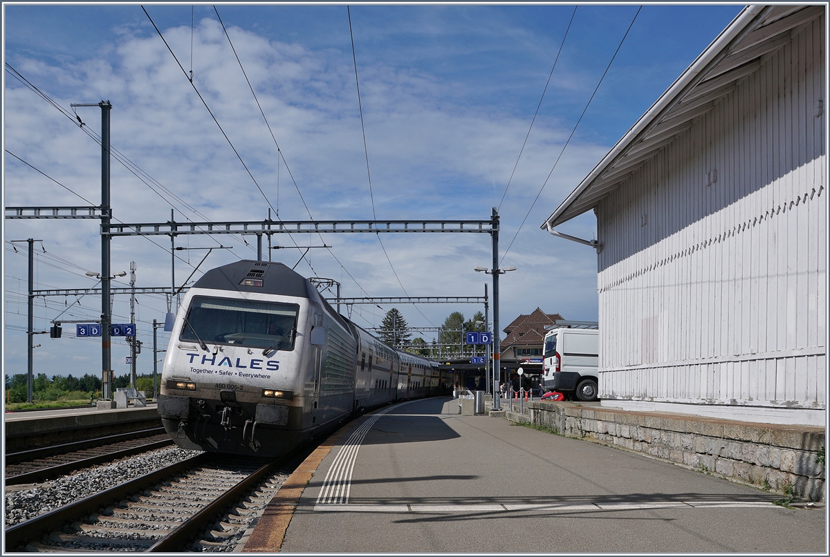 Die SBB Re 460 005-2 wirbt in Palézieux für Thales.

24. Juni 2018 