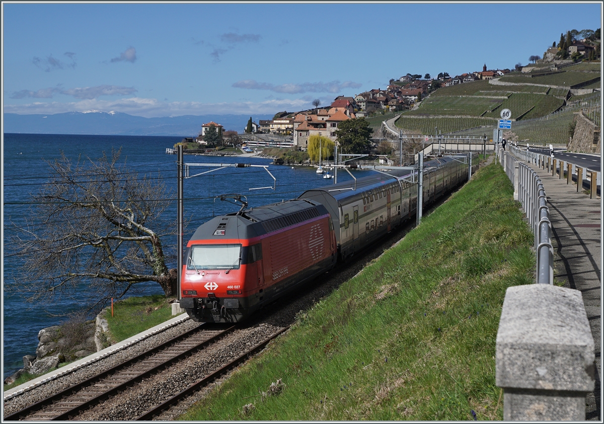 Die SBB Re 460 027 ist mit einem IR90 bei St-Saphorin auf dem Weg nach Genève Aéroport.

27. März 2021