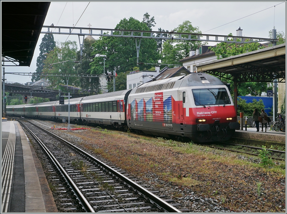 Die SBB Re 460 048-2 RailAway erreicht mit einem IR Vevey. 14. Mai 2016