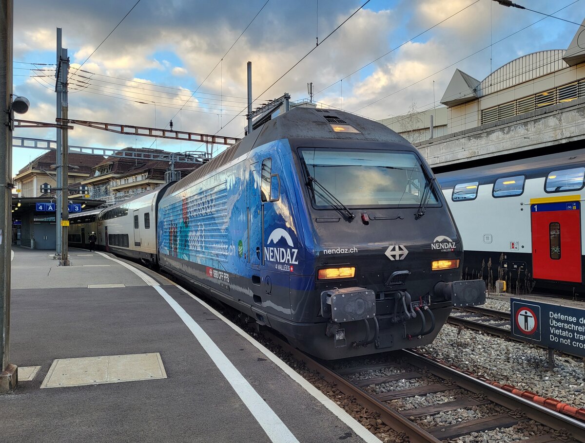 Die SBB Re 460 078 ist mit ihrem IR 90 in Lausanne zur Abfahrt nach Brig bereit.

20. Nov. 2024