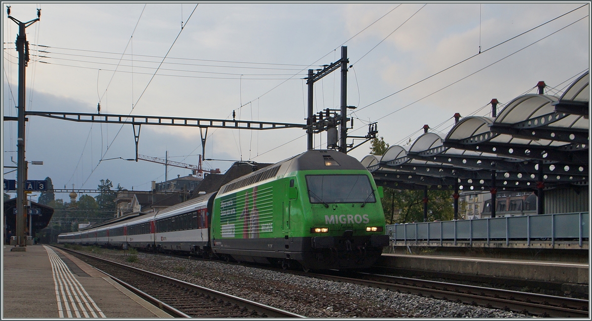 Die SBB Re 460 080-5 wirbt neuerdings für die Migors. 
Vevey, den 3. Okt. 2014