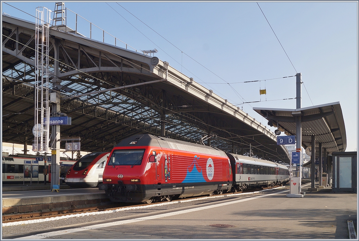 Die SBB Re 460  10 Jahre Zirkus Knie  in Lausanne. 

6. Dez. 2019