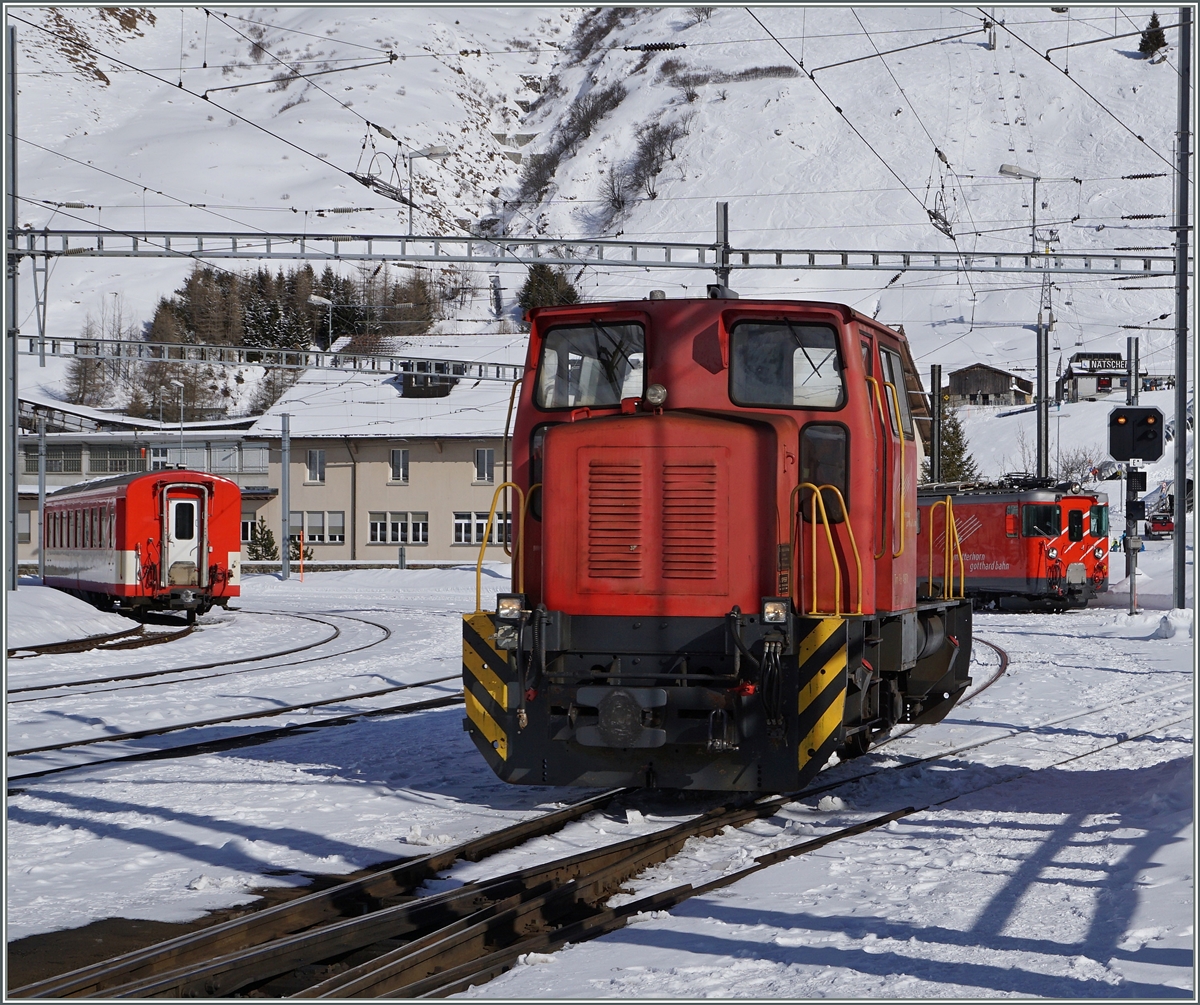 Die  Schöma  Tm 2/2 4971 besorgt in Andermatt den Rangierdienst.
Die Lok wurde 1960 gebaut, und von der FO 1980 von den Itzehoer Zementwerken mit einer weiteren Schwesterlok (Tm 2/2 4972) übernommen. 
11. Feb. 2016