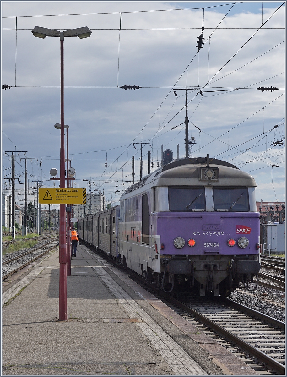 Die SNCF BB 67464 in Strasbourg. Die formschönen Dieselloks werden (leider) nur noch selten eingesetzt und so hatte ich Glück, in Strasbourg gleich drei der Loks erleben zu dürfen.

28. Mai 2019