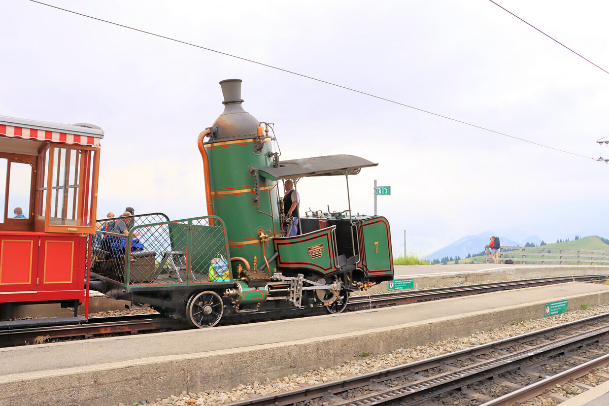 Die Stehboiler-Dampflok Nr. 7 von 1873 der Rigi Bahn: Auf Rigi Kulm. 24.Juli 2021 