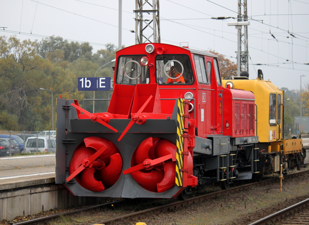 Die Stralsunder Schneefrse bei der Einfahrt im Stralsunder Hbf.12.10.2013