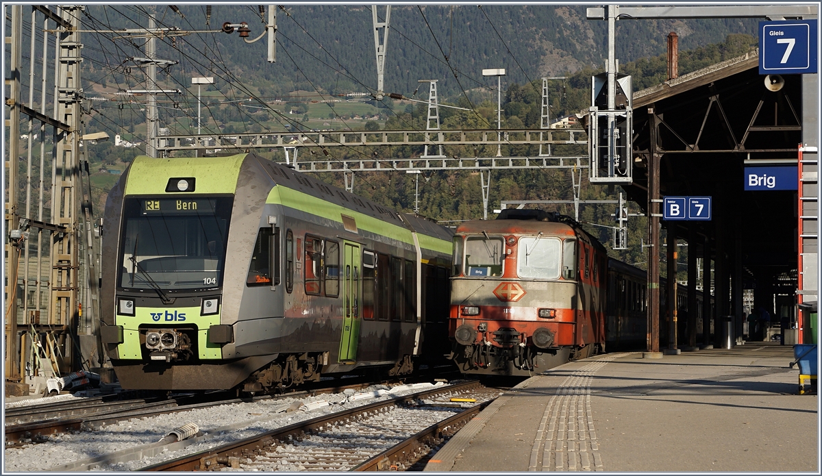 Die Swiss Express Re 4/4 II 11109 ist mit ihrem IR in Brig eingetroffen und wird später wieder nach Domodossola zurückfahren, derweil erreichen zwei Lötschberger ihre Ziel.
Brig den 7. Okt. 2016