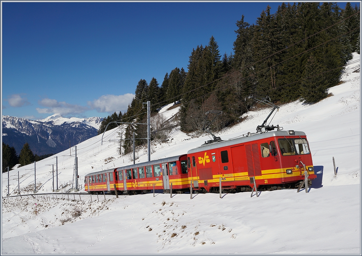 Die TPC BVB HGe 4/4 31 mit einem Regioanlzug auf den Col de Bretaye kurz nach der Station Col de Soud.

5. März 2019   