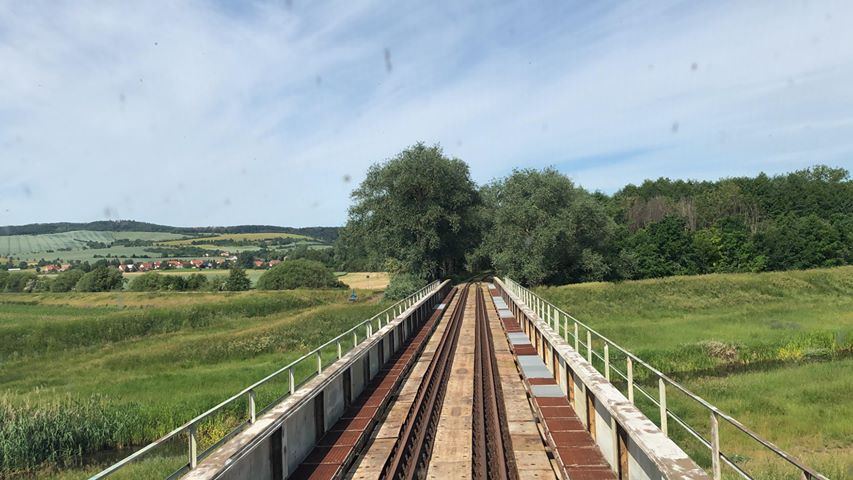 Die Unstrutflutbr�cke bei Donndorf, am 09.06.2019; (Foto: Jan Krehl, railmen.com, Deutsche Regionaleisenbahn/Wisentatalbahn)