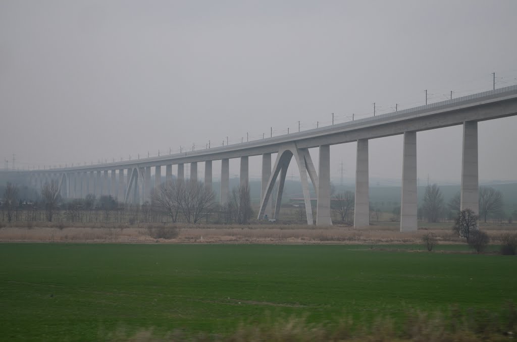 Die Unstruttalbrücke bei Karsdorf am 03.01.2016. (Foto: EC Vindobona)