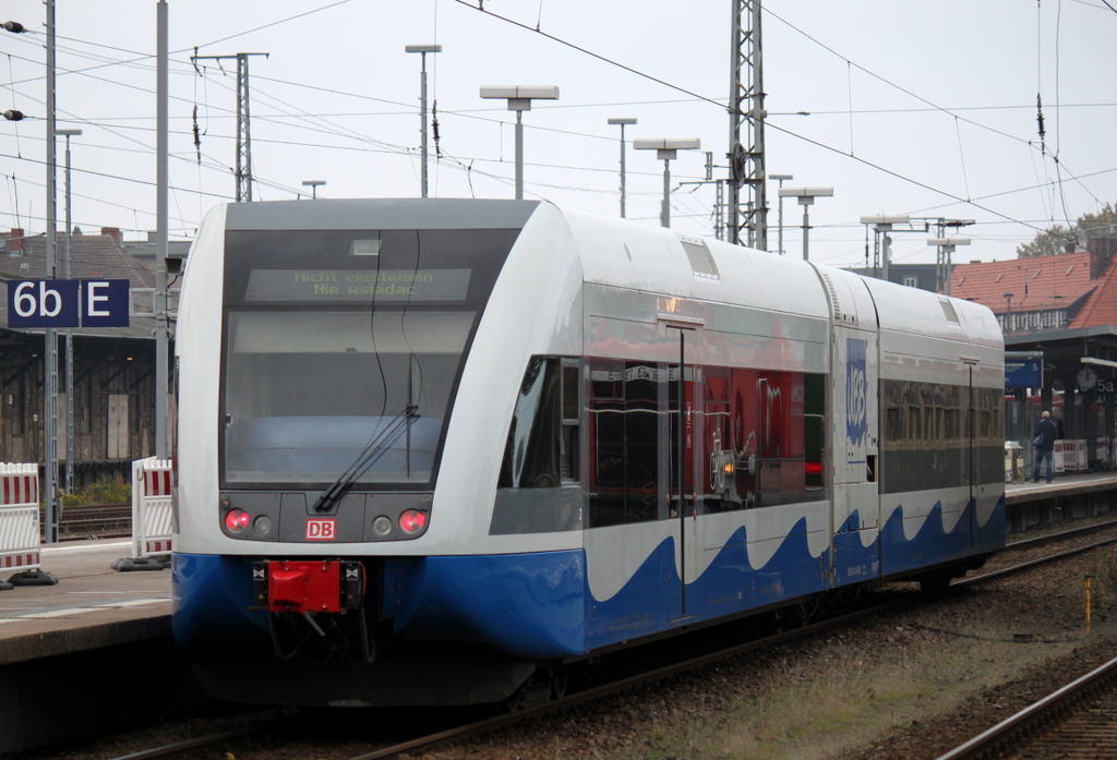 Die Usedomer Bderbahn war am 12.10.2013 beim Rangieren im Stralsunder Hbf