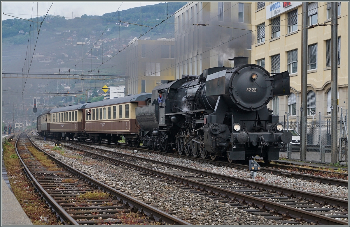 Die VVT 52 221 mit ihrem Extrazug 30502 bei der Ankunft in Vevey.
14. Mai 2016