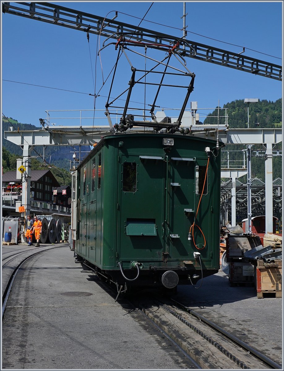 Die WAB He 2/2 64 ist im Rangierdienst von Lauterbrunnen beschäftig. 
8. August 2016