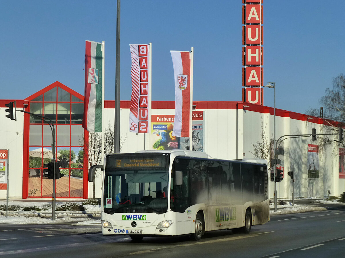 Die WBV (Westfälisch-Bergische Verkehrsgesellschaft mbH) ist eine 2019 gegründete Tochter des Wuppertaler Busunternehmens Rheingold Reisen. Ihr Bus mit dem Kennzeichen W-BV 2828, ein Citaro, ist am 12. Februar 2021 im Schienenersatzverkehr W-Oberbarmen - Schwelm - Ennepetal unterwegs, hier in Oberbarmen.