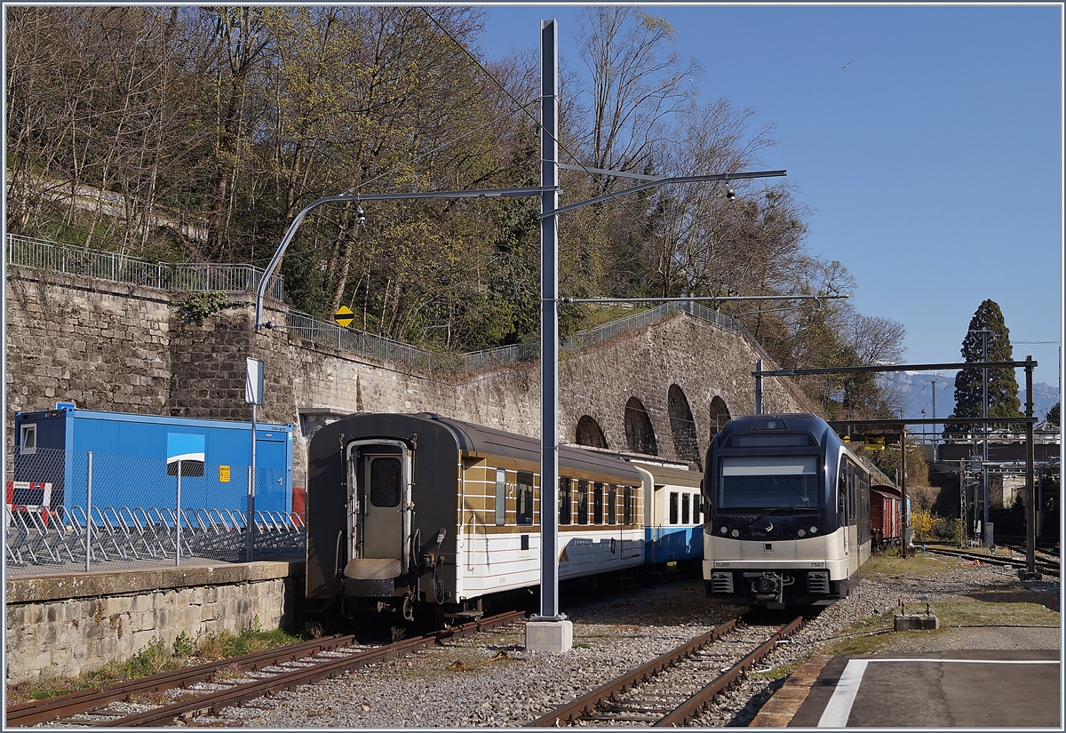Die zwei zwischen MVR ABeh 2/6 abgestellten MOB Wagen in Vevey erwartet wohl keine goldene Zukunft...

1. April 2020