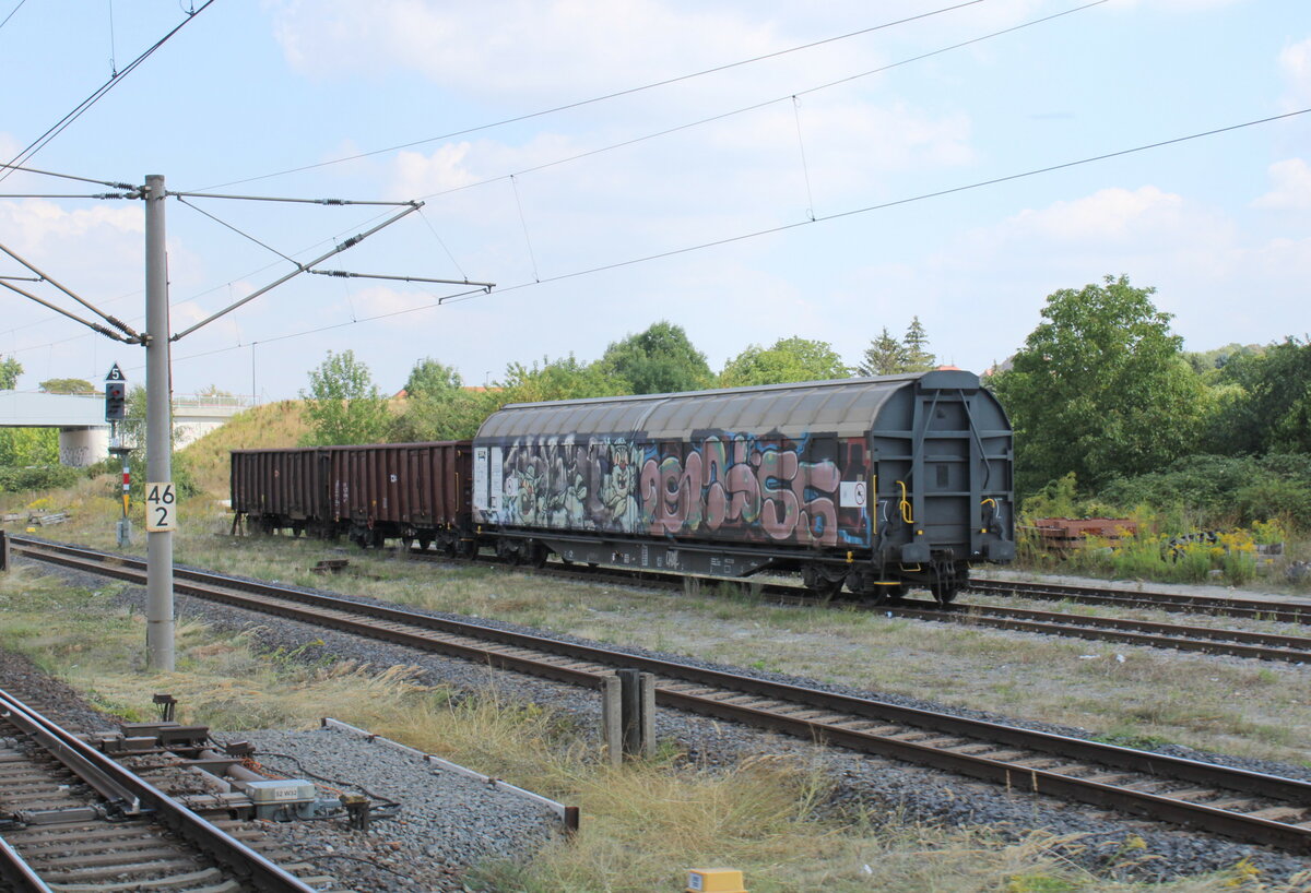 Diese ausgesetzten Schadwagen standen am 24.08.2022 in Naumburg (S) Hbf.
