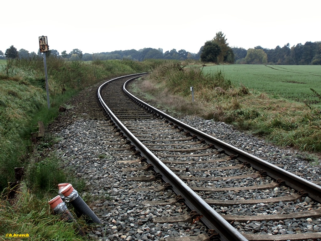 diese kurve führt vom bfahnhof glinde richtung hh-billbrook,aufgenommen beim bü in der trift ,am 10.10.16,den gleisplan findet man auf WWW.FÖRDERVEREIN.SÜDSTORMARNSCHE.KREISBAHN.DE , 