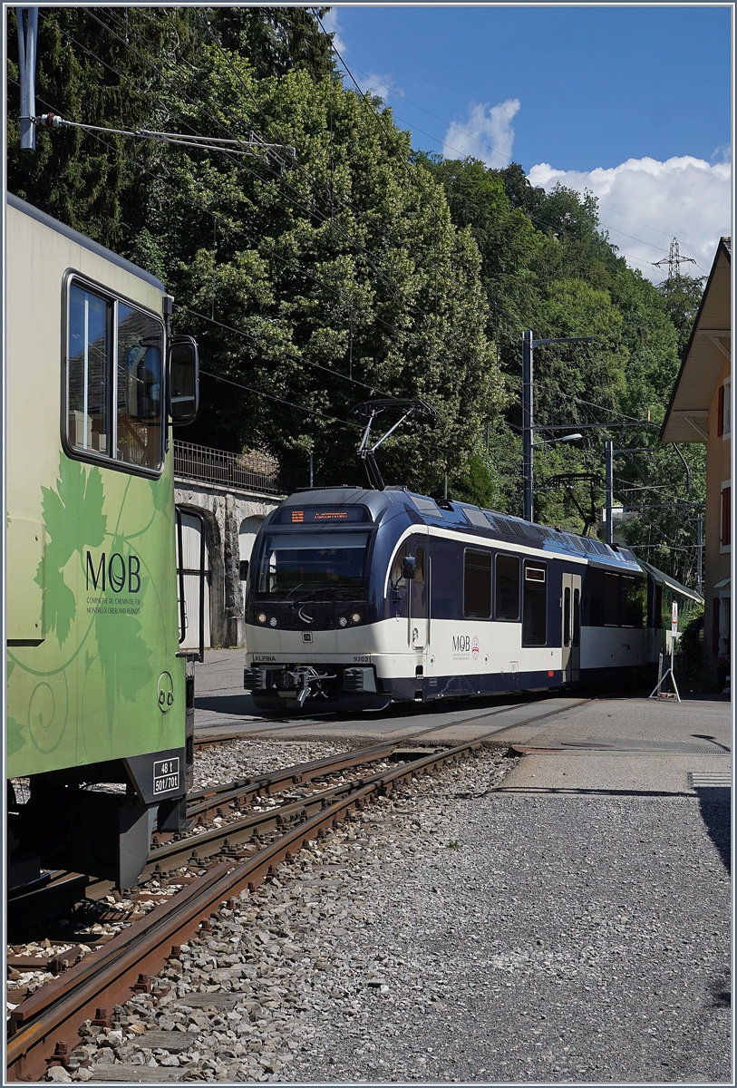 Dieser kommt auch schon bald, mit dem MOB Alpina Be 4/4 9202 an der Spitze.

21. Juni 2020