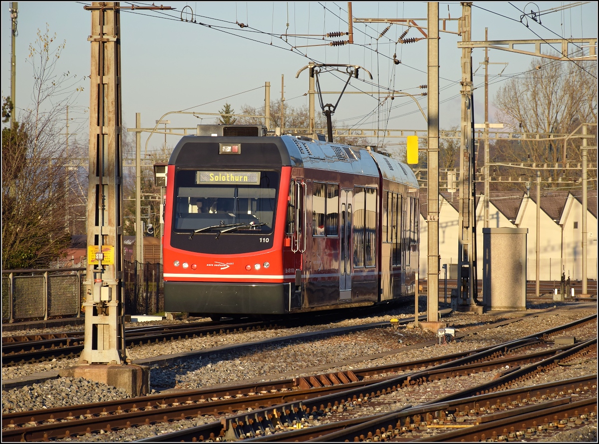 Dieser Star ist in Wirklichkeit Planet. Be 4/8 110 Merkur der Asm im Langenthaler Bahnhof. Dezember 2016.