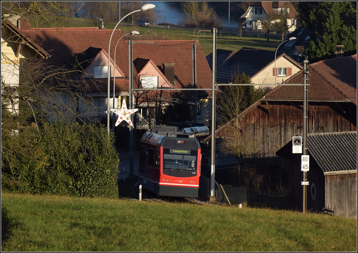 Dieser Star ist in Wirklichkeit Planet. Be 4/8 110 Merkur der Asm am Ortseingang von Aarwangen. Dezember 2016.