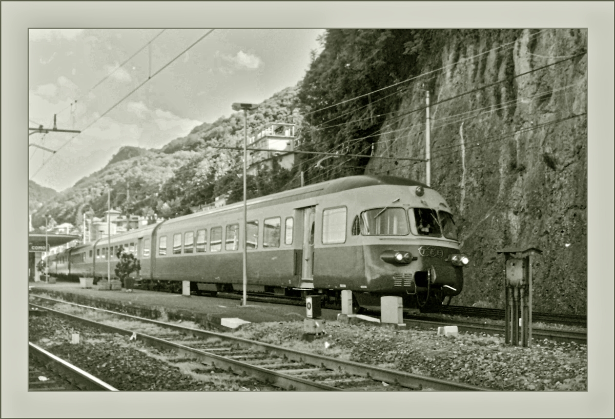 Dieses qualitativ nicht sehr gute Bild zeigt den TEE Gotthardo von Milano nach Zürich bei der Ausfahrt in Como San Giovanni.
Juni 1985 