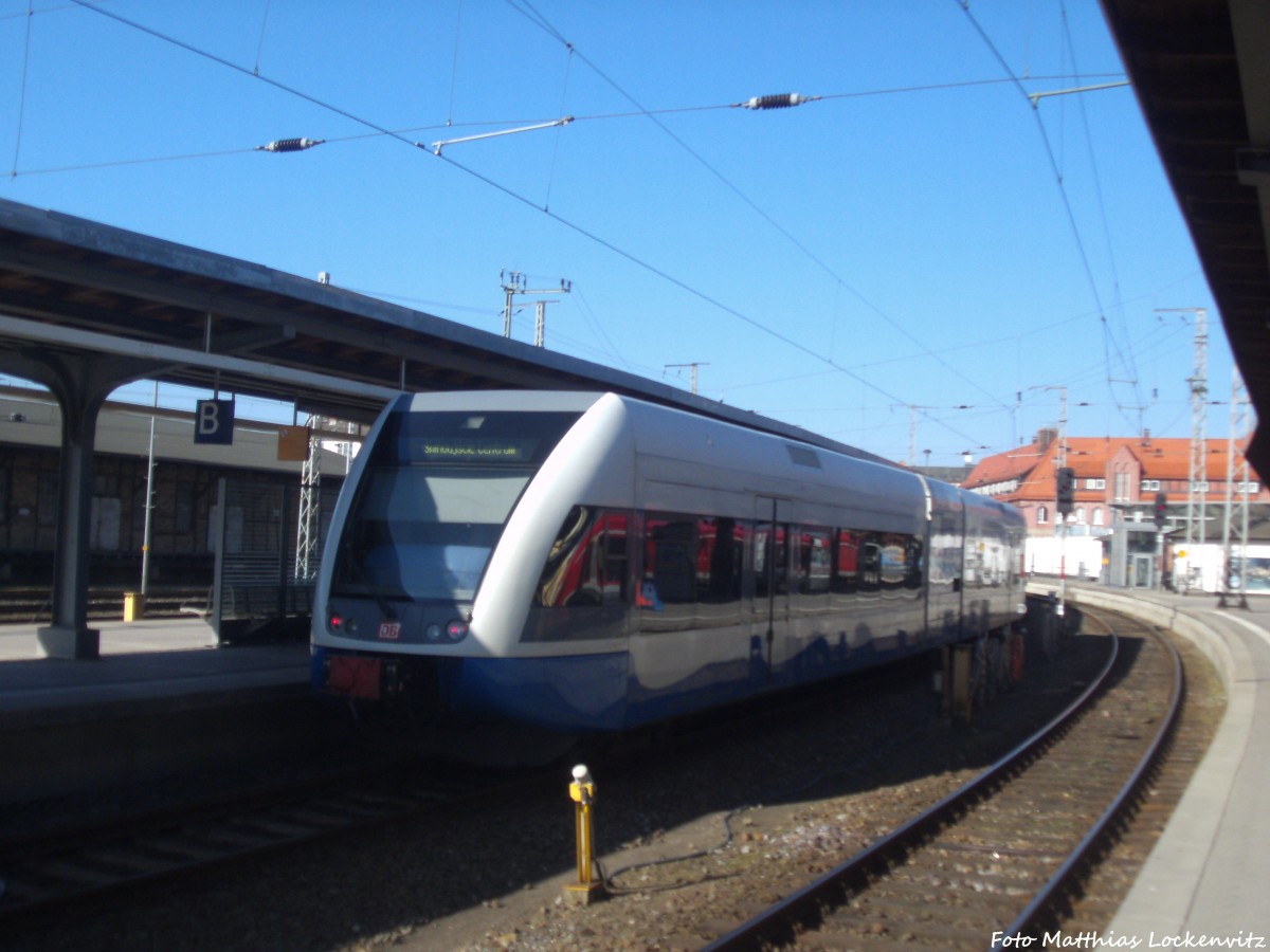 Diesmla ist nur ein UBB GTW 2/6er mit ziel Swinemünde Centrum (PL) im Bahnhof Stralsund Hbf am 10.3.14