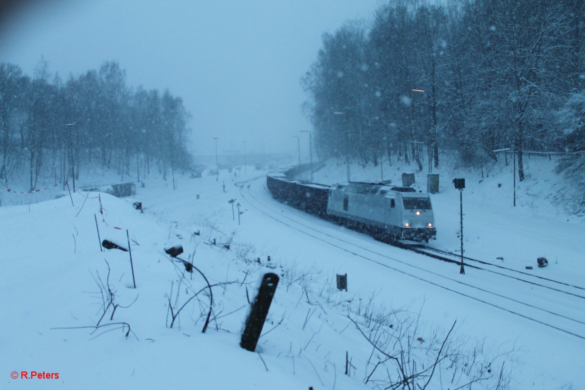 Dispo ER20 war gestern... jetzt ist DieselTraxx dran!!! 76 111 mit dem 48340 Cheb - Mehltheuer beim verlassen von marktredwitz nach dem Umsetzen. 31.01.15