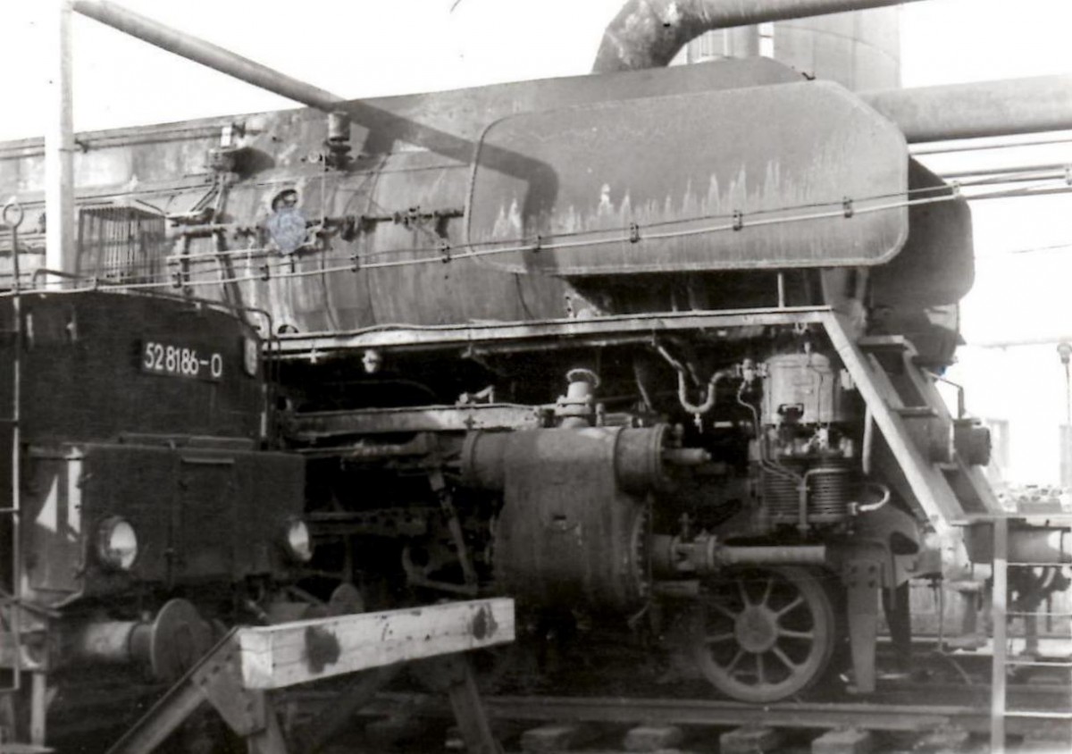 DR 01 0534 + 52 8186 am 04.12.1983 bei Zetti in Zeitz. (Foto: Steffen Hennig)