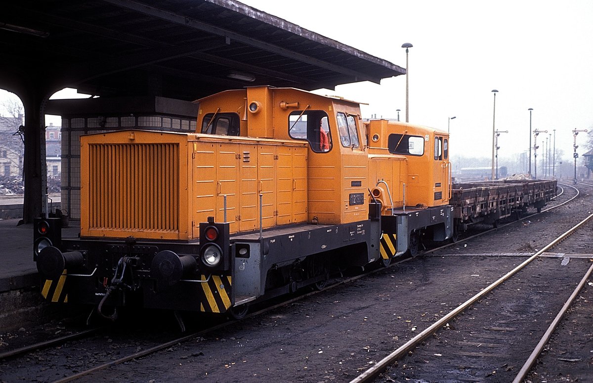 DR 102 190-6 + 101 515-5 am 03.12.1991 in Zeitz. (Foto: Werner Brutzer)