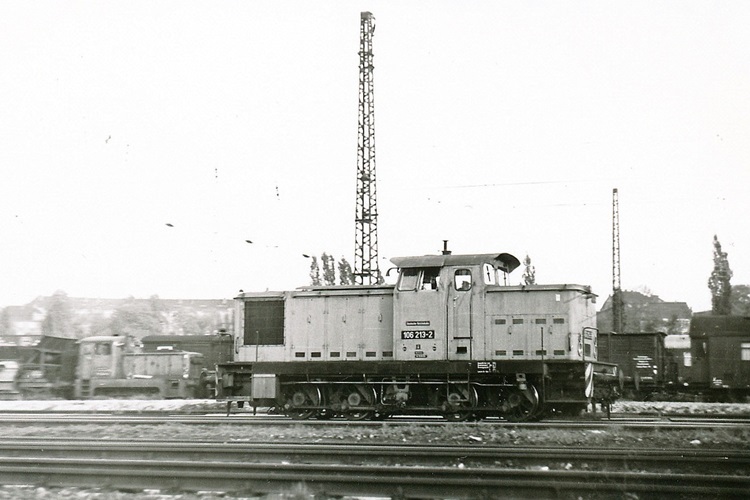 DR 106 213-2 im Mai 1980 in Naumburg Hbf. (Foto: Helmut Heiderich) 