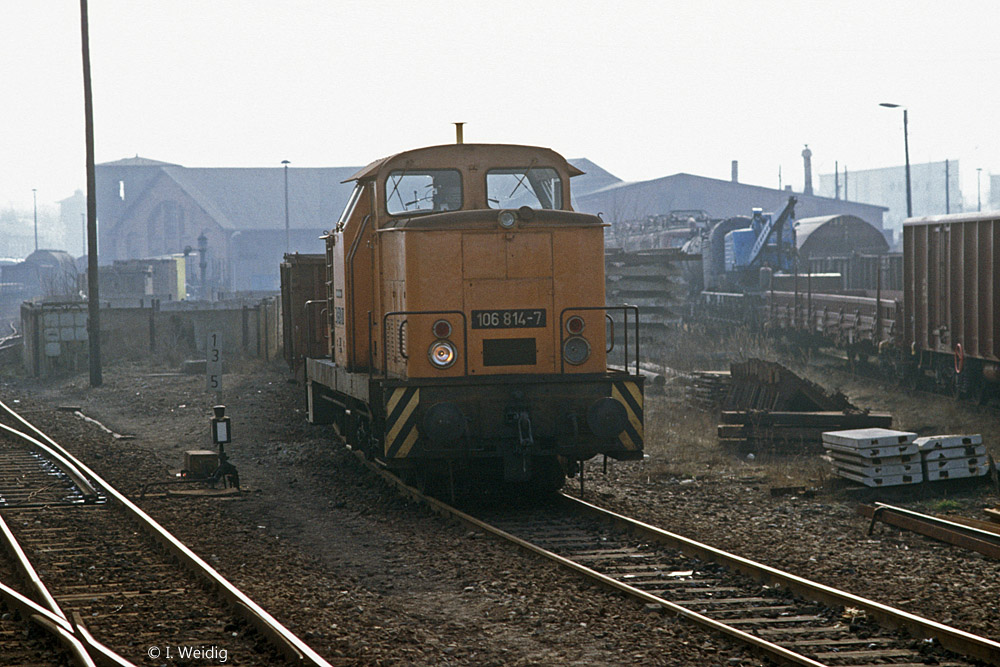 DR 106 814-7 am 07.03.1991 beim rangieren in Artern. (Foto: Ingmar Weidig)